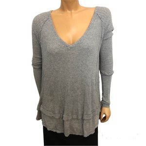 We The Free Raw Hem Layered V Neck Long Sleeve Gray Sweater Thumb Holes Size XS